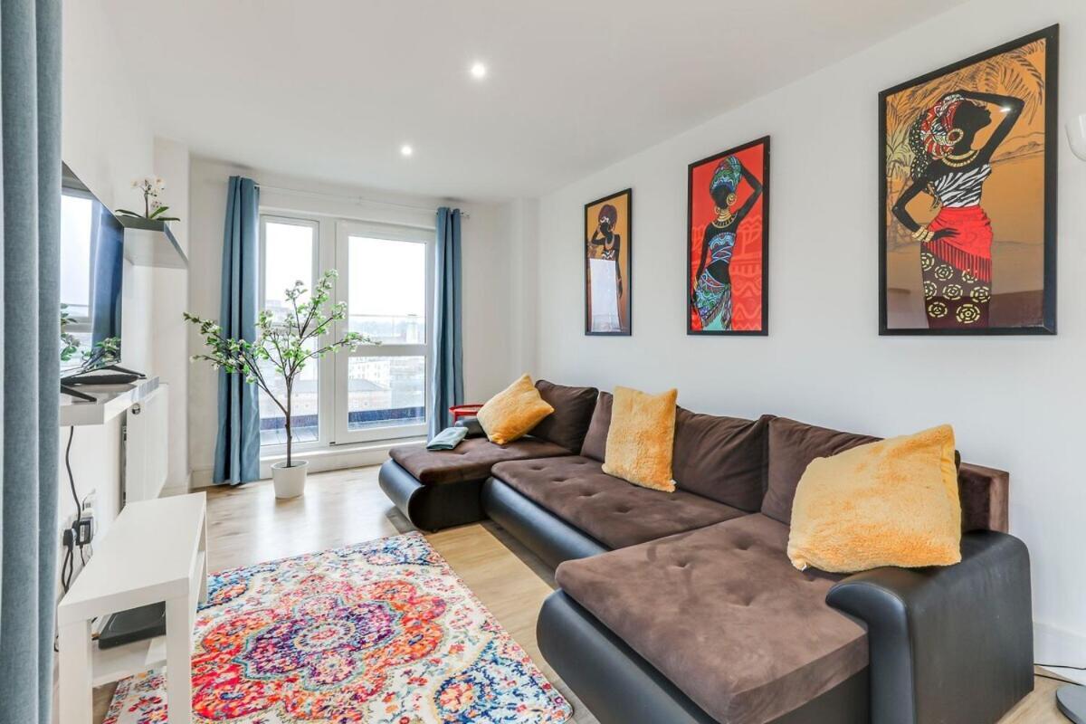 Apartment Prime Location, Panoramic Views, Surround Balcony Near Train Stn - Luton Luton (Bedfordshire)
