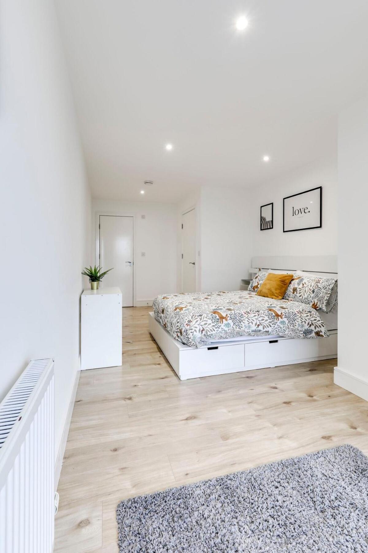 Apartment Prime Location, Panoramic Views, Surround Balcony Near Train Stn - Luton Luton (Bedfordshire)