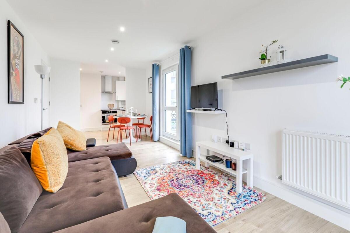 Prime Location, Panoramic Views, Surround Balcony Near Train Stn - Luton Apartamento Luton (Bedfordshire)