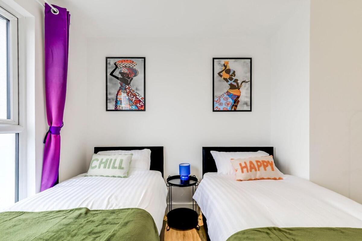 Apartamento Prime Location, Panoramic Views, Surround Balcony Near Train Stn - Luton *