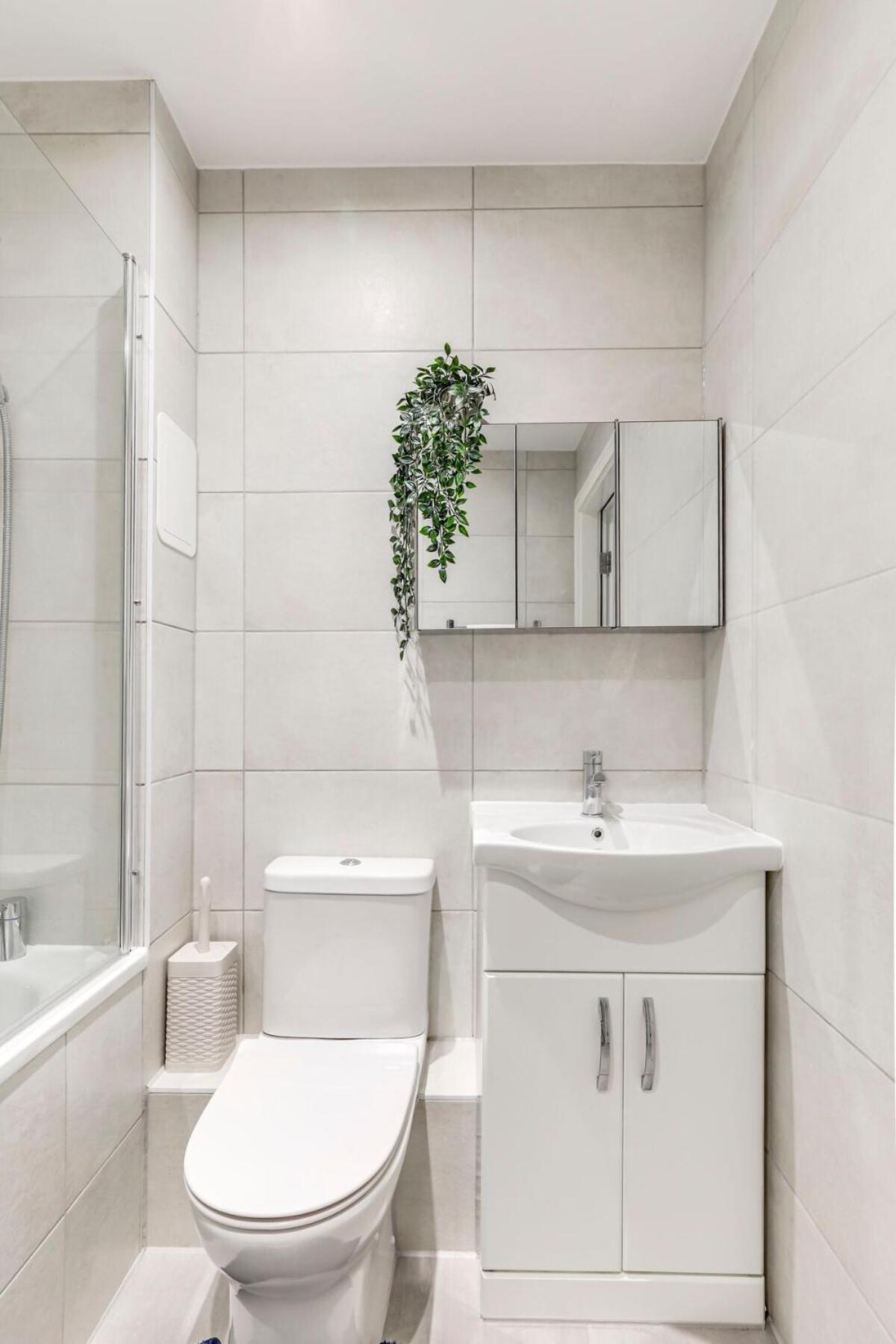 Prime Location, Panoramic Views, Surround Balcony Near Train Stn - Luton Luton (Bedfordshire)