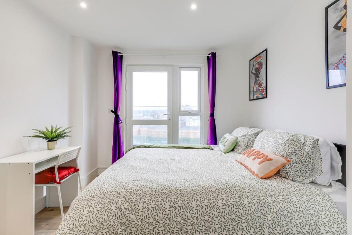 Prime Location, Panoramic Views, Surround Balcony Near Train Stn - Luton Apartamento *